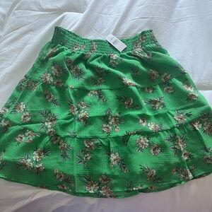 Loft size S green floral ruffle skirt